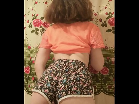 ❤️ Sexi mladá kočka si vyzlieka šortky pred kamerou ❌ Porno fb na nás ❌
