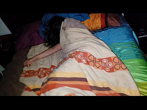 ❤️ Nevlastný syn nadáva svojej mladej nevlastnej matke, zatiaľ čo ona spí. ❌ Porno fb na nás ❌